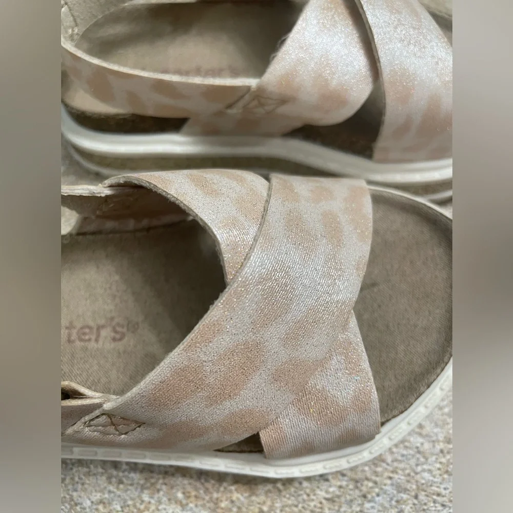 Beautiful sandals for girl size 7 (baby)